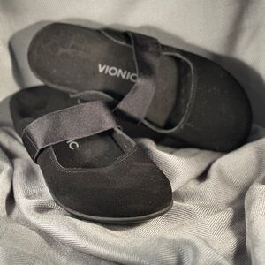 Vionic Black Mules with Strap